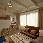 Upstairs - Skylight * ليتشي