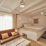 Upstairs - Skylight Λέτσε