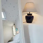 Upstairs - Skylight Λέτσε
