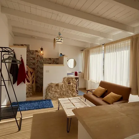 Upstairs - Skylight ليتشي