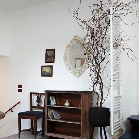 Upstairs - Skylight Apartament